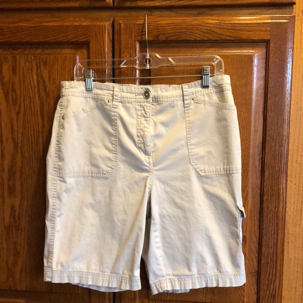 Karen Scott Khaki shorts 10 - Picture 2 of 4
